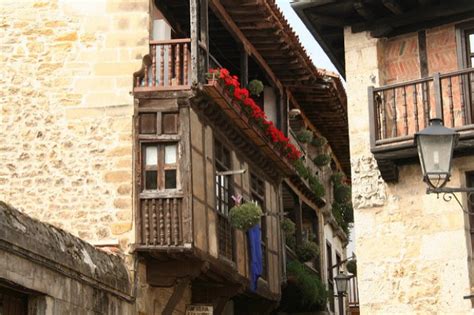 Hoteles de 2 estrellas desde 12 €, 3 estrellas desde 20 € y 4 estrellas y superior desde 59 €. Qué ver en Santillana del Mar, una encantadora villa medieval - Blog Oficial de Rumbo.es