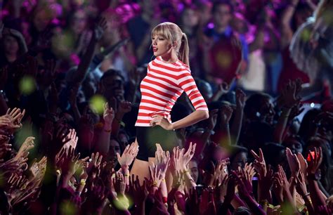 Taylor Swift Concerts Singer Women Celebrity Singing Ponytail Hands On
