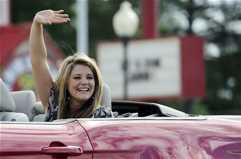 American Idol Finalist Lauren Alaina Suddeth Is A Country Girl At