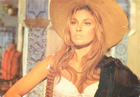 Postcard Actresses Portrait Raquel Welch Topics Entertainment