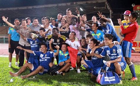 Vietnam suspended its domestic football leagues sunday until further notice following news of the first locally transmitted case of coronavirus in nearly 100 days. V-League 2016 to commence next February - News VietNamNet
