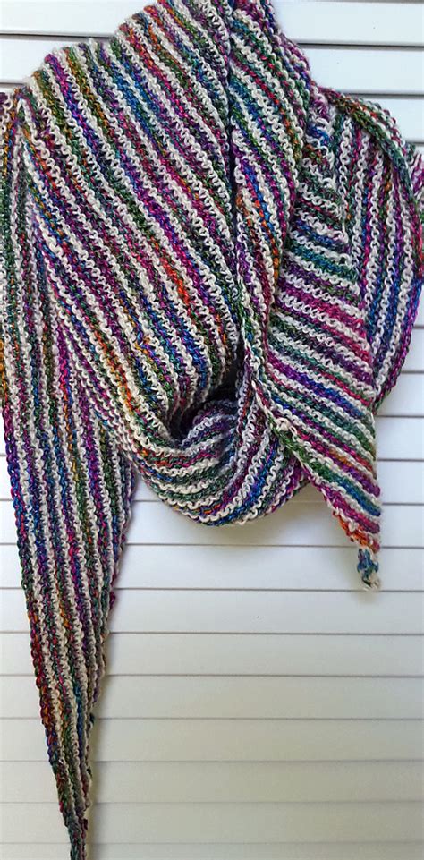 With the knitting patterns you can easily knit many since each tutorial is always written in great detail and easy to understand, you can follow the instructions very well even as a beginner. Easy Shawl Knitting Patterns - In the Loop Knitting