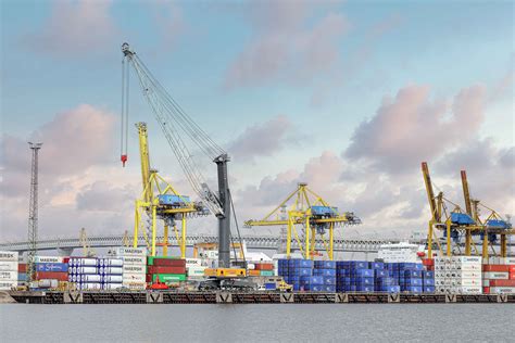 Global Ports Introduces New Liebherr Crane In Saint Petersburg