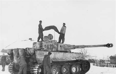 House Chores Crew Of A Tiger Tank Belonging To The Grossdeutschland