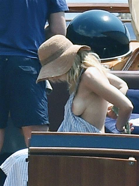 Gillian Anderson Nude Hot And Bikini Photos Leaked Diaries
