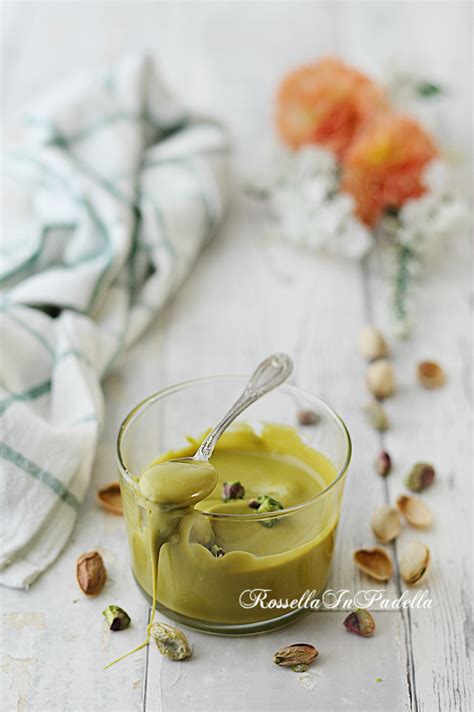 La panna cotta è un classico dolce al cucchiaio adatto ad ogni stagione e versatile, ne esistono infatti numerose varianti in a base a gusti e stagione. Crema al pistacchio, ricetta crema spalmabile al ...
