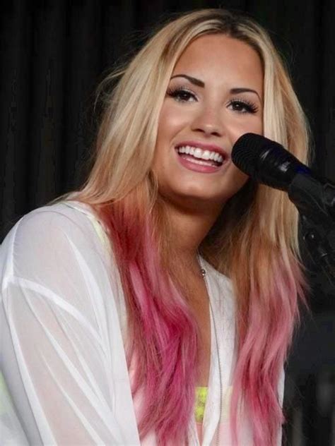 Demi lovato recently performed her new song 'anyone' at the 2020 grammys and it serves as a reminder to check on the people you love. Pin by Raquel on haircut | Demi lovato hair, Hair styles ...