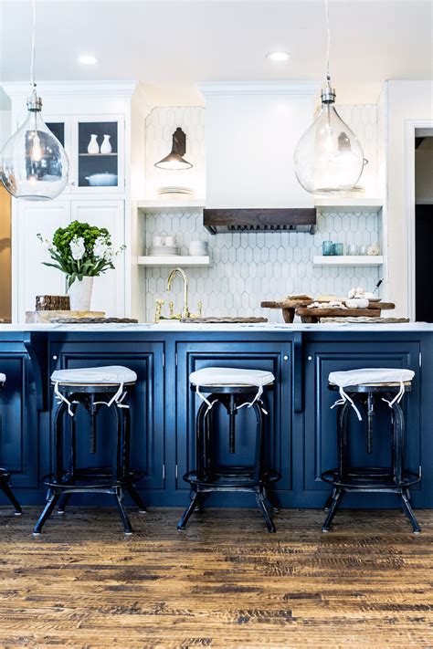 Navy blue can hold its own as a main color or it can be an amazing accent. Kitchen Blues - Honestly WTF
