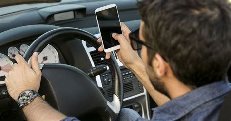 Texting while driving: Will Iowa lawmakers ban drivers from using ...