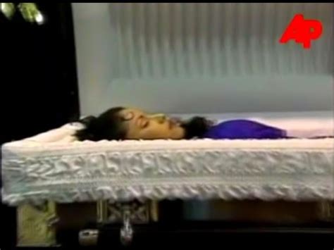 Selena quintanilla's funeral served as a strong reminder that the young star had cultivated a dedicated following in merely a few short years. Funeral de Selena Quintanilla - YouTube