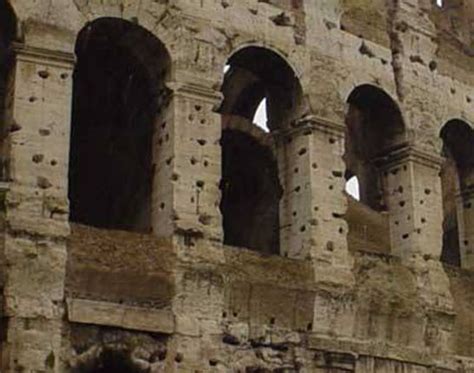 Buchi Sul Colosseo