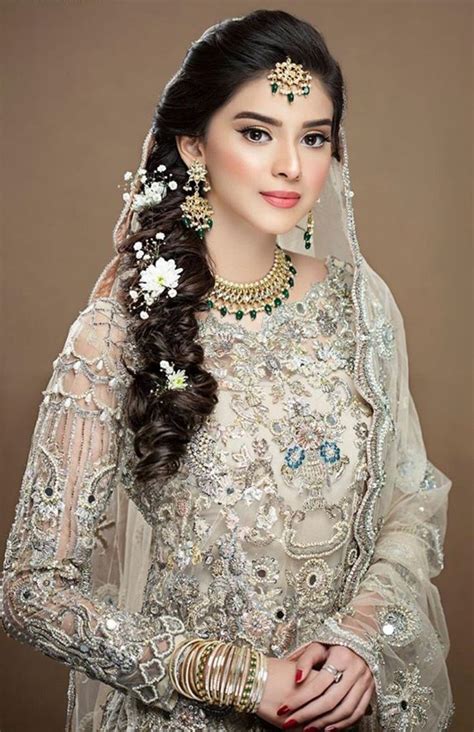 Pin By Discovery On Pakistani Bride Pakistani Bridal Makeup Bridal Dresses Pakistan Simple
