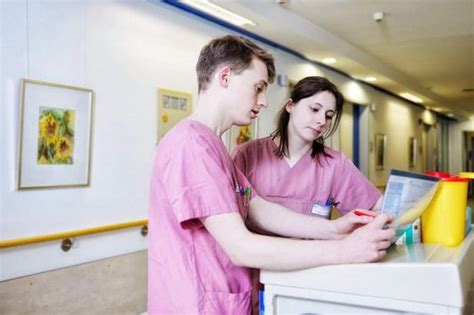 Ausbildungsberufe Im Krankenhaus Ganz Nah Am Menschen Arbeiten Abide