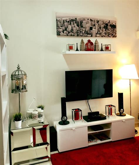 Berikut adalah inspirasi interior ruang tamu ukuran 3x3 simpel minimalis dan keren sebagai refensi untuk rumah kesayangan anda. Kemas Ruang Tamu | Desainrumahid.com