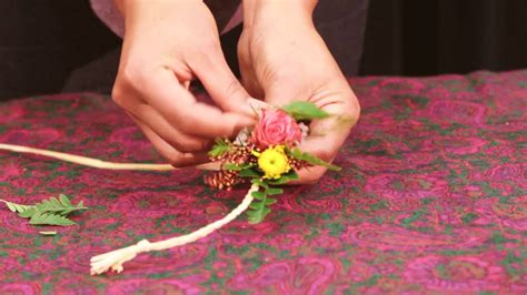 How To Make A Haku Lei Hawaiian Crafts Leis Flower Lei