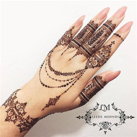 A Blend Of Modern And Traditional Bangle Mehndi Designs For You
