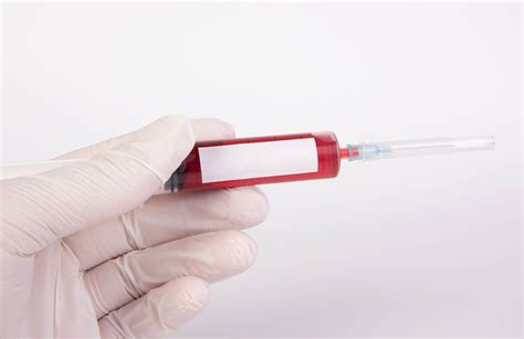 Doctors Hand Holding Injection Needle Creative Commons Bilder