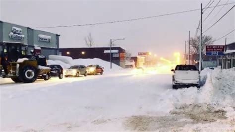 Erie Pennsylvania Buried Under Record Snowfall Metro Us