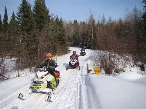 Snowmobiling Things To Do Travel Manitoba