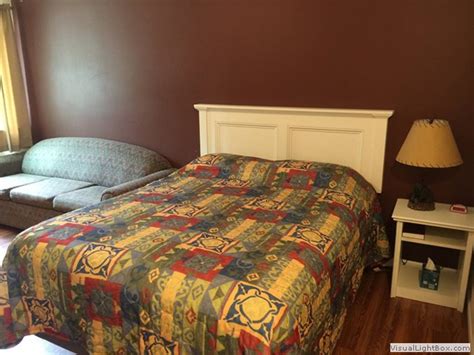The rooms at denali park village are decorated in neutral colors and feature wood accented furniture. Denali National Park Alaska Motel - Denali Rainbow Village ...