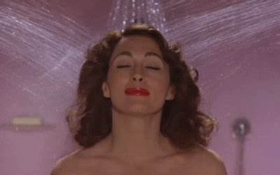 Faye Dunaway Shower Gif Find Share On Giphy