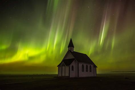 30 Of The Most Spectacular Northern Lights Photos From Around