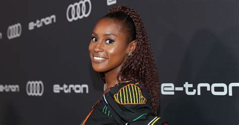 Issa Rae Laura Dern Go Toe To Toe Over Toys In Hbos Dolls