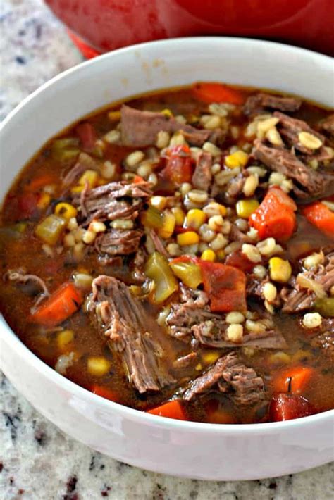 Made with only 8 ingredients, less than 30 minutes of active cooking time, and minimal cleanup. Beef Barley Soup | Small Town Woman