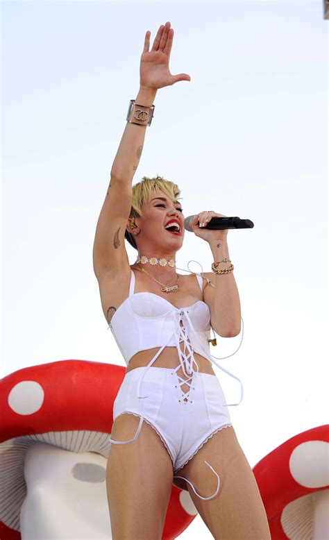 Miley Cyrus Photos Iheartradio 2013 Performance 15 Gotceleb