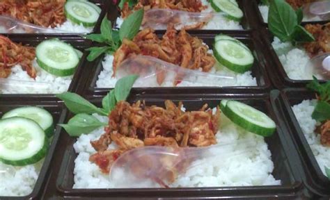 Resep ayam suwir merah : Download Gambar Nasi Ayam Suwir - Gambar Makanan