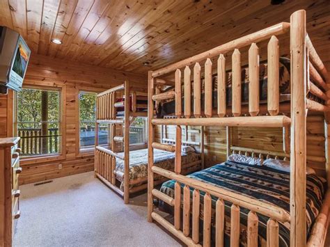Big Bear Lodge Cabin In Gatlinburg W 5 Br Sleeps26