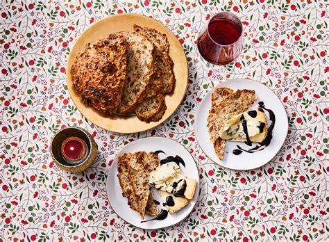 Walnoten Vijgenbrood Met Blauwe Kaas En Portsaus Recept Allerhande