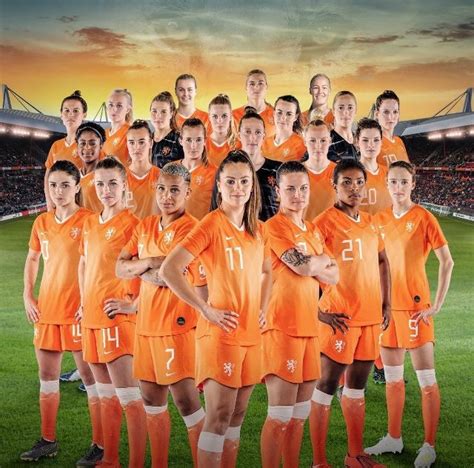 Bekijk meer ideeën over voetbal, vrouwenvoetbal, barcelona voetbal. Oranje Leeuwinnen. 🇳🇱⚽️ | Voetbal meisjes