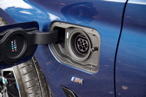 Bmw 530e Plug In Hybrid 2020 Reviews Complete Car