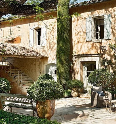 Un Mas Provencal Maisons Campagnardes Belle Maison Maison En Provence