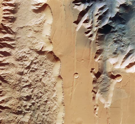 ESA S Mars Express Orbiter Images Valles Marineris The Grand Canyon Of The Red Planet TechEBlog