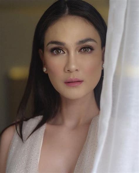 Luna Maya Biodata Profil Fakta Umur Agama Pacar Karier