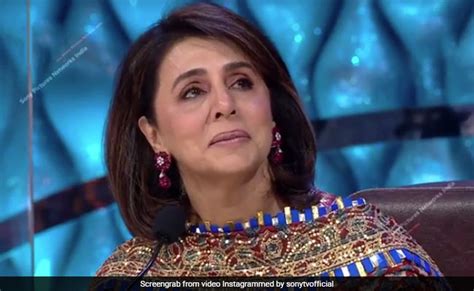 Viral Neetu Kapoor Holds Back Tears As Celebs Remember Rishi Kapoor On