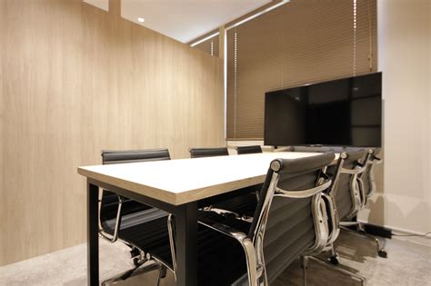 遊び心と機能性を両立、コミュニケーションが取りやすいオフィス｜デザイナーズオフィスのヴィス Office Meeting Room