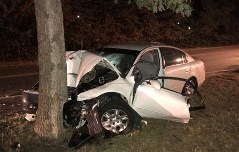 Girl 17 Critical After Car Crashes Into Tree In Whiting
