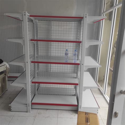 Rak Display Untuk Menampilkan Produk Dengan Tampilan Menarik