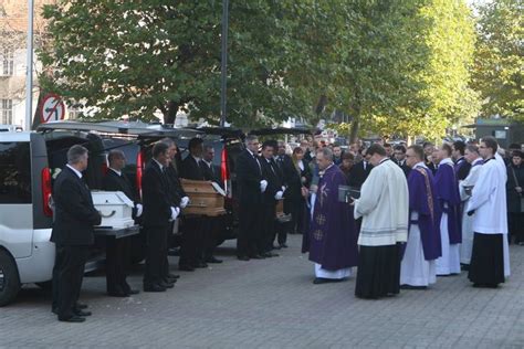 Rządzący jakiś czas temu ogłosili, że 1 lipca ruszy loteria szczepionkowa. Pogrzeb Dariusza Kmiecika, jego żony i syna [WIDEO ...