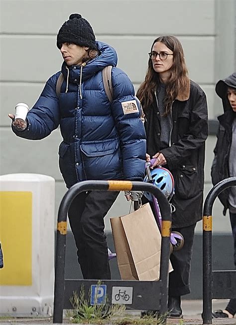 Keira Knightley Cuts A Casual Figure As She Steps Out With Husband James Righton Daily Mail Online
