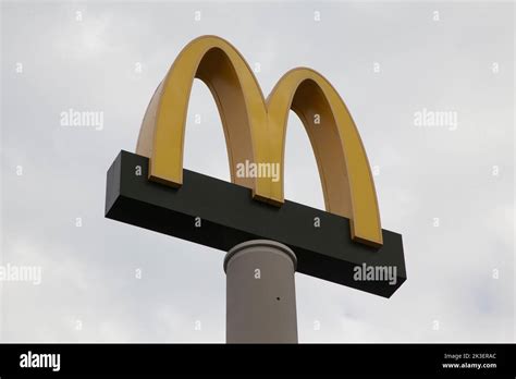 Golden arches hi-res stock photography and images - Alamy