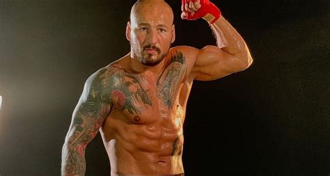 Born 12 april 1989) is a polish professional boxer. FAME MMA - MMA - BĄDŹ NA BIEŻĄCO