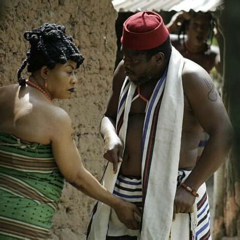 Desmond elliot is a veteran nollywood actor and an accomplished film producer. Desmond Elliot And His Family Have Fun On Christmas ...