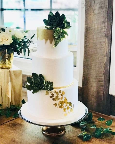 Still In Love With This Simple And Clean Wedding Cake Design Gold
