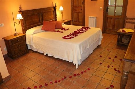 Situada en un entorno natural. CASA RURAL & SPA LA GRAJA - Prices & B&B Reviews (Chinchon ...