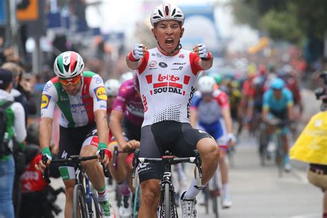 Caleb ewan wins the final stage of the tour. Australiano Caleb Ewan se alza en la etapa 11 de Tour de ...
