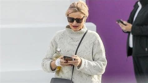 cameron diaz 47 stuns in rare outing after welcoming daughter raddix — see pic vêtements